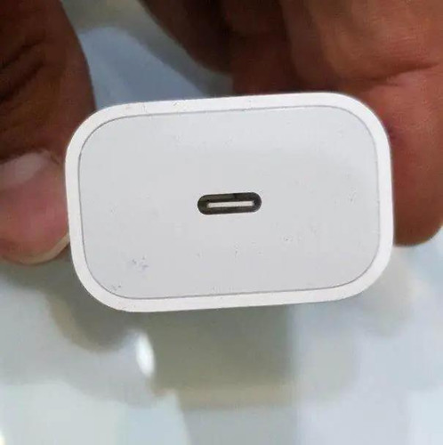 آداپتور18 وات /18 w شارژر دیواری ایفون اورجینال دو پین